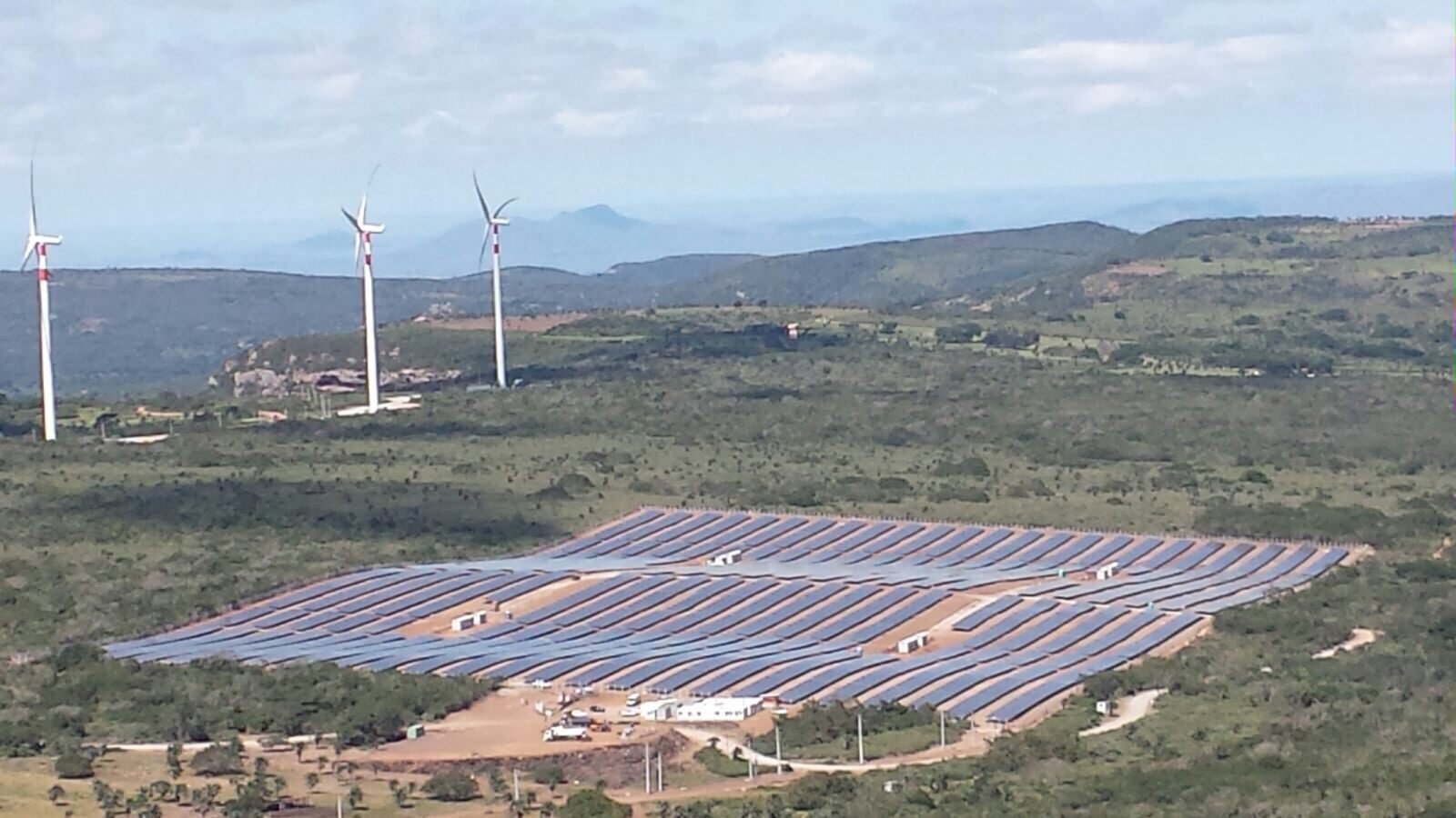 Vista aérea da usina Solar Fontes de 11 MW